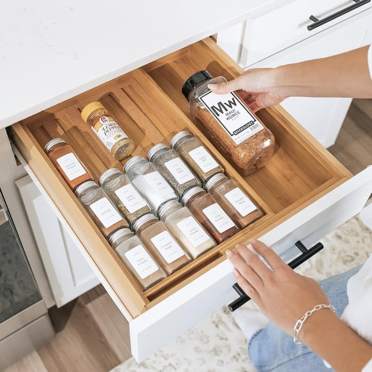 منظّم أدوات المطبخ الخشبي